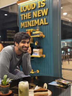 Malhaar Rathod Instagram - 200k 🤍 My heart is so full today. Your love for my show, for Antara, and for my journey means more than you’ll ever know. Thank you for seeing me. 

 A tight hug to the team of AKB @mxplayer @rusk.media @tanmai_rastogi @jayatipandya02 @hindavi @bhattacharya.sayak @arifshaikh1981 @udta_kahaanikaar @mullapooh @nathazarurmarega @nikeeta_bhambhani @ayesha_dowerah @prernaghimiray023 @sassy_soul_samhita @luvludhiyani @sumitkeshari_official @sonali06684 @tabrezmakeovers for making Antara happen ! 

A special thanks to #ElvishArmy who showed up for me with open arms.
Truly , deeply grateful 🤍
