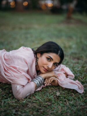 Malhaar Rathod Instagram - I'm an archive of unsaid words 🍁

Clicked by @bharat_rawail 
Stylist @jinalpnagda assisted by Ridhi
Makeup @muahbyashlynn
Hair @creatividhii