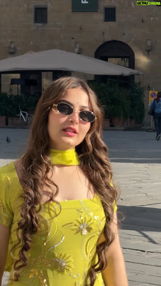 Malika Kaliraman - 112.5K Likes - Mein vekhta hi rehgaya 🤩😍😌