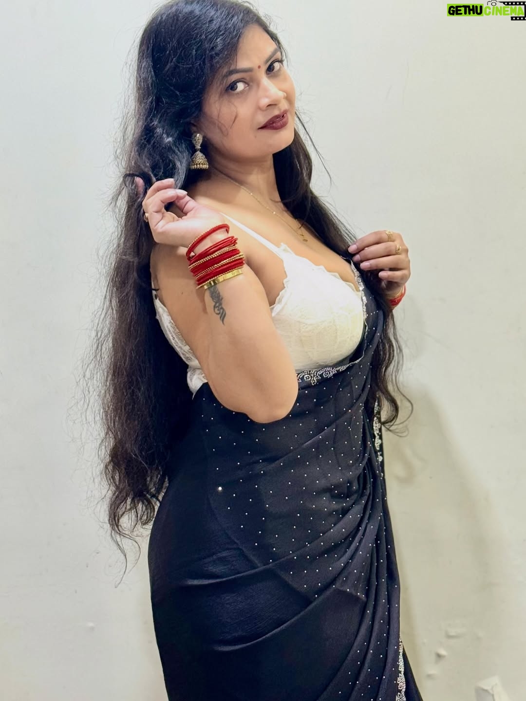 Malvika Tomar - 8K Likes - Happy new year to everyone who loves and supports me 🥳

#happynewyears #newpost😍 #newcollection #welcome2026 #godgrace
