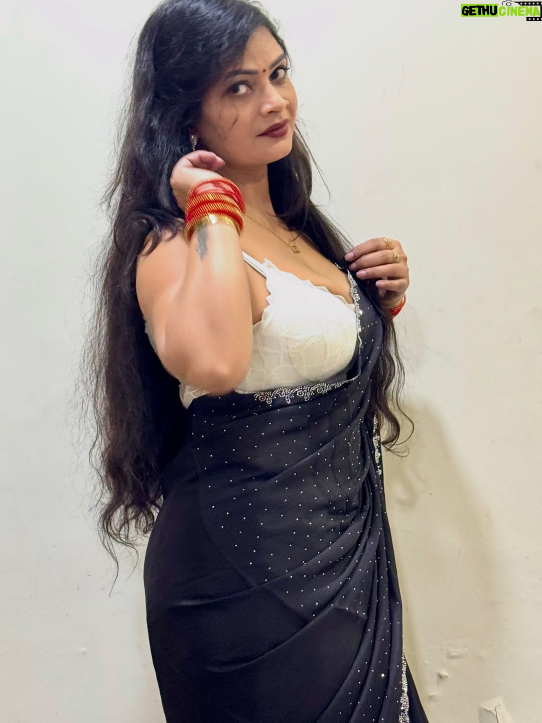 Malvika Tomar - 8K Likes - Happy new year to everyone who loves and supports me 🥳

#happynewyears #newpost😍 #newcollection #welcome2026 #godgrace