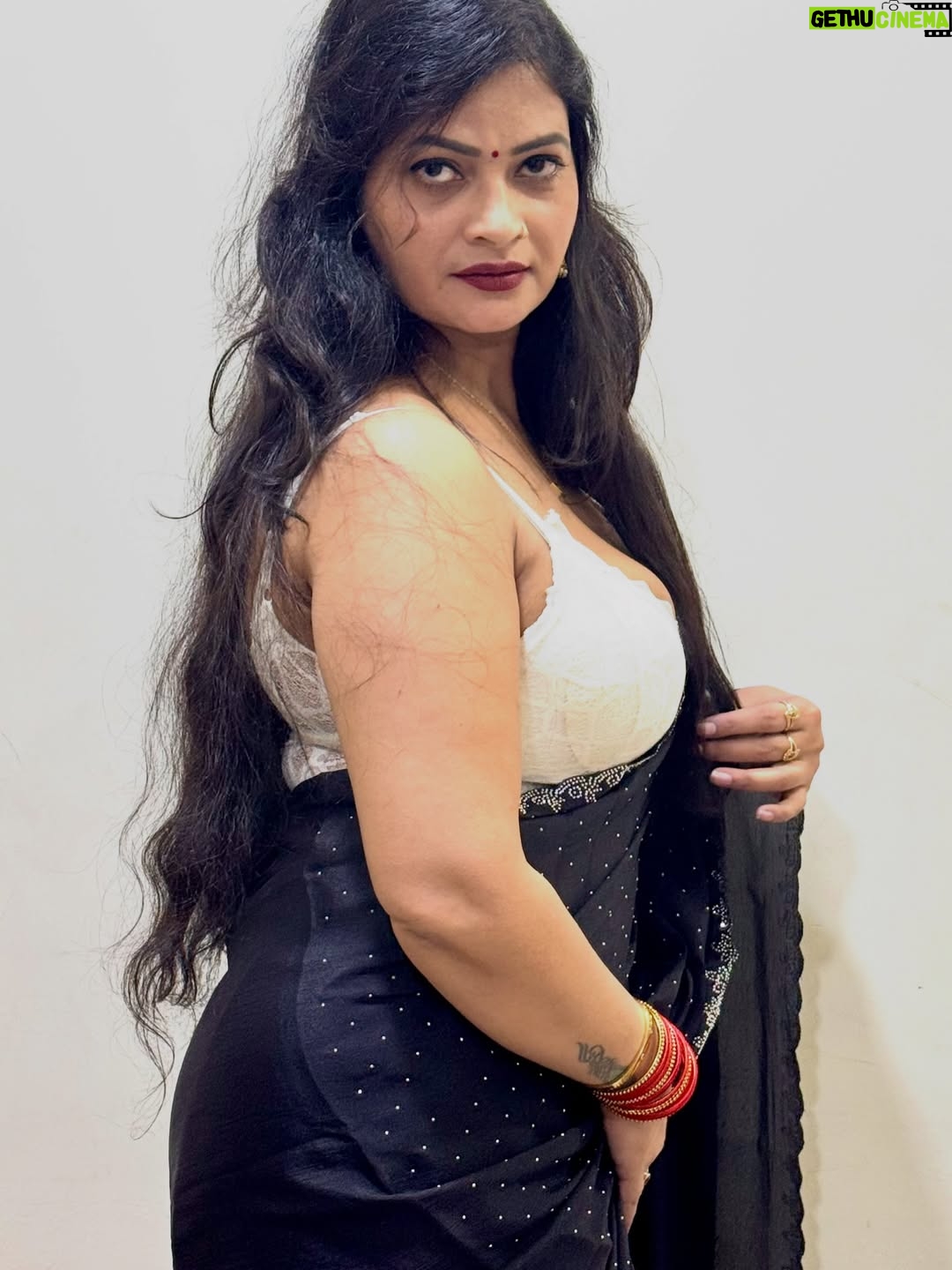 Malvika Tomar - 8K Likes - Happy new year to everyone who loves and supports me 🥳

#happynewyears #newpost😍 #newcollection #welcome2026 #godgrace
