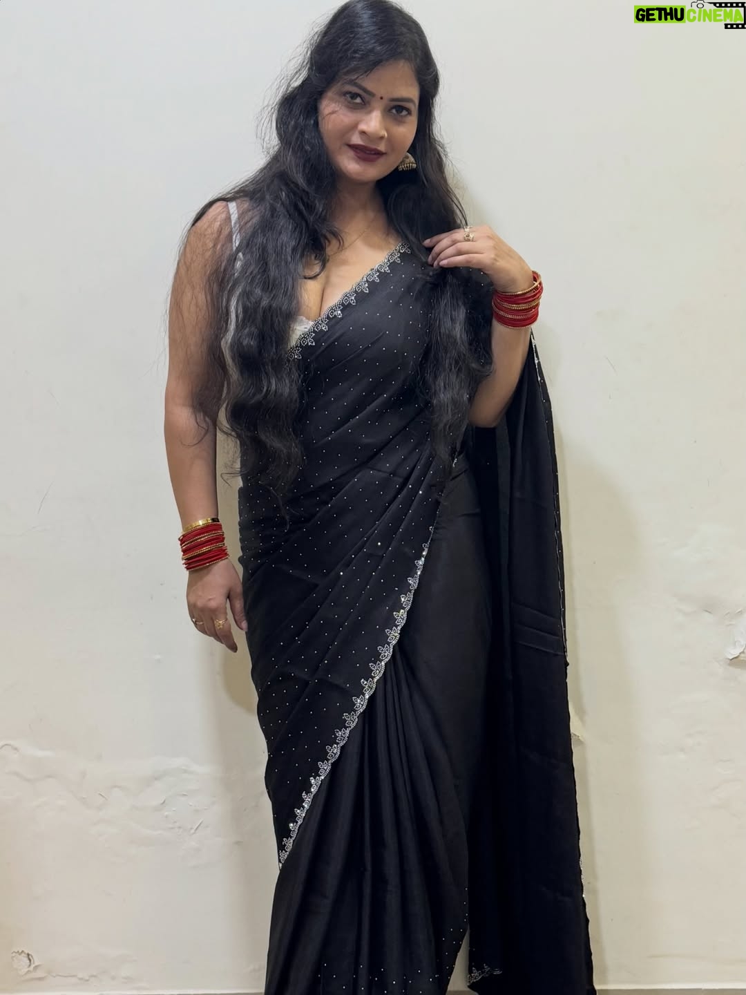 Malvika Tomar - 8K Likes - Happy new year to everyone who loves and supports me 🥳

#happynewyears #newpost😍 #newcollection #welcome2026 #godgrace