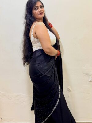 Malvika Tomar Instagram - Happy new year to everyone who loves and supports me 🥳

#happynewyears #newpost😍 #newcollection #welcome2026 #godgrace