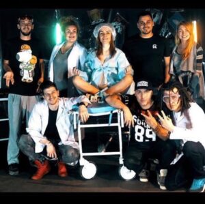 MamaRika Instagram - Я не могла проігнорити цей тренд на #2016 , бо саме в цей рік сталося дуже багато ключових подій, які сформували мене як артиста і особистість💫
Ми із @vanek.klymenko та ще тоді існуючим лейблом Rookodilla буквально народили MamaRika (цей трешовий відос досі на моєму ютубчику, подивіться😅).Це був самий початок мого самостійного музичного шляху!І ми досі із Ваньком разом створюємо музику, від якої кайфуємо!Вже цілих 10 років, уяви бро?!
Ми чудили, давали хіп-хопа, фанка, було круто!
Саме тоді зʼявилися головні треки альбому «КАЧ», такі як «Мама Ріка», «Ніч у барі», «ХХДД»💅Цікавий факт, ми із моїм @serega_sereda витратили буквально всі гроші які у нас були на мій перший кліп «Мама Ріка» , і повністю прогоріли🤦♀️Потім продавали речі в ломбард, і ще довго їли дешеві сосиски з макаронами.Дякую моя любов, що тоді повірив у мене більше ніж я у себе, і досі це робиш🥹
Я вперше знялася у серіалі «Одного разу в Одесі», і це був неймовірний досвід!Я зовсім не розуміла як це працює, думаю це видно по моїй акторській грі🙈, але ж людям зайшло!Ми і досі з Сєргєічем коли іноді гуляємо по вулиці, чуємо крики в слід:«Юля, Костя?!»😂Якщо не бачили, обовʼязково, бо після перегляду відразу пахне морем, одеським гумором, на мою думку найкрутіший та найколоритніший серіал про Маму Одесу⚓️
Я почала працювати ведучою на радіо @nrjradio.ua у шоу 2B із моєю @yana_manuilova !Знайшла купу друзів, щиро кайфувала від цього формату.І головне, хто не знав, @budantsev , який на той момент був програмним директором станції, першим серед всіх радіо взяв мій трек «Мама Ріка» в ротацію, цим самим підтримавши мене і неформатну україномовну музику в цілому, яка тоді була далеко не мейнстримом!Ніколи не забуду цього, друже🫂
Ще було багато різних подій, але я точно можу сказати, що 2016 став переломним для мене.
Які факти вас вразили?Пишіть👇🏽