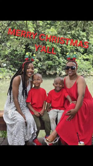 Manaka Ranaka Instagram - From mine to yours...
🥳🎉🎊🎄🎅🏾
#HappyFamilyGatheringDay