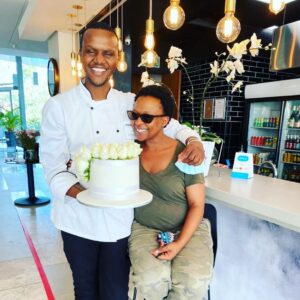 Manaka Ranaka Instagram - Ever met someone for the first time and felt as if you've known each other and were just having a catch up session..? Thats exactly how i felt when I met you.. I fell in love with your spirit and aura and just you complete being. Your family inspires me. I love your mom so much so I want her to meet my mom. And your dad whom I'm still to meet I feel like I know him already. Sooooooo...... Today i choose you @chefzondiofficial and thank you so much for my cake love. It was so decedent.
.
.
.
.
.
.
.
Nondaba, Gagashe, Mancinza,
Nhlabāshile Luqa, Bhambatha,
Wena owancinza isoka labuyela entombini! Ngiyak'thanda mfowethu