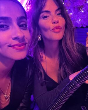 Mandip Gill Instagram - 2022… been making lemonade with the ones I love, old and new! Thank you 🙏🏾🤍🙏🏾 Take more pictures with me @mani_bop please.