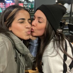 Mandip Gill Instagram - 2022… been making lemonade with the ones I love, old and new! Thank you 🙏🏾🤍🙏🏾 Take more pictures with me @mani_bop please.