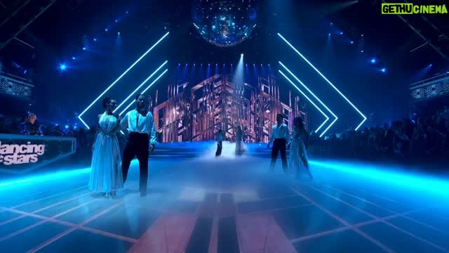 Mandy Moore - 38K Likes - 🤍SAPPHIRE🤍

Choreographed by Mandy Moore 

#dwtstour #dwts