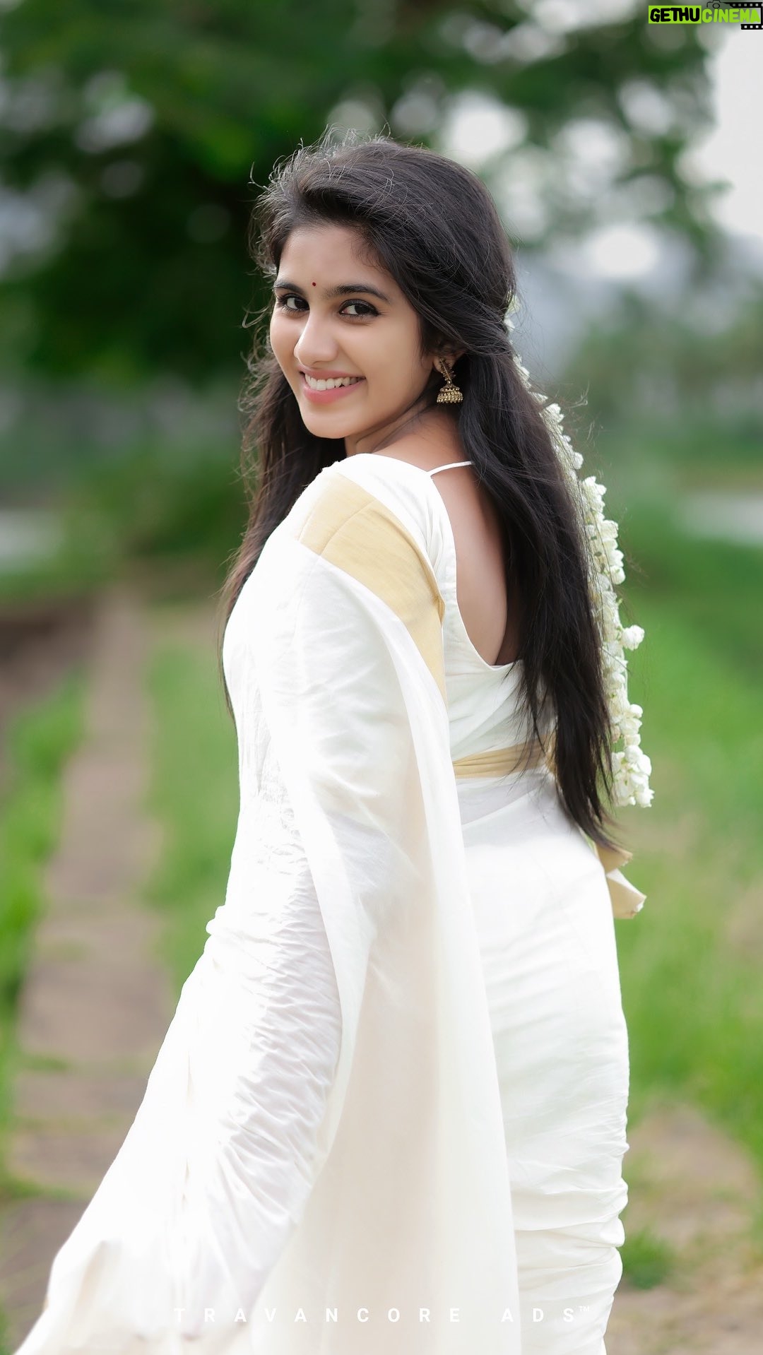 Maneesha Mahesh - 79.6K Likes - 🤍🤍🤍 
🎥 @houseofchroniclez 
Editing: @abhinanth_rnair
