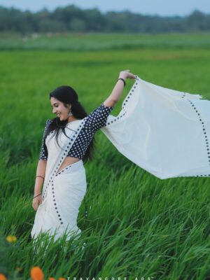 Maneesha Mahesh Instagram - 🌼🌼🌼 
📸 @travancoreads