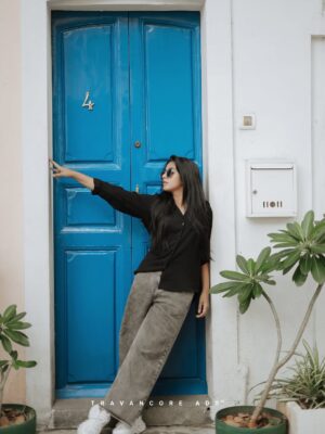 Maneesha Mahesh Instagram - 🖤 

📸 @houseofchroniclez