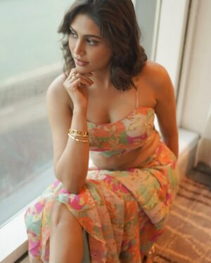 Manisha Yadav Instagram - Life in Focus 📸💚..
.
.
. Thankyou @camerasenthil  and @rrajeshananda for these flawless untouched pictures. #untouchedphotos