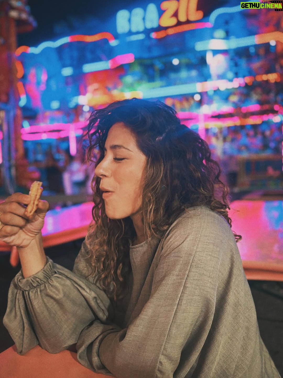 Manon Azem - 8.3K Likes - La vie 🤍 
Mélange d’amour, de gras, de kiff et de 🇵🇸 
Al hamdoullilah