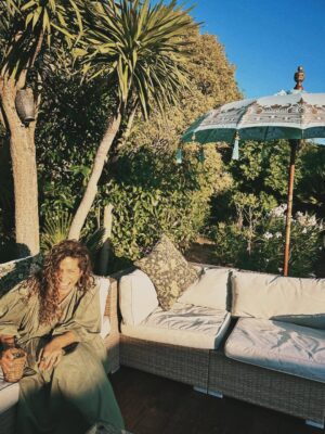 Manon Azem Instagram - La vie 🤍
Mélange d’amour, de gras, de kiff et de 🇵🇸
Al hamdoullilah