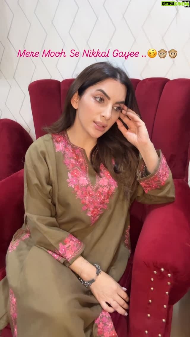 Mansi Sharma - 6.9K Likes - Caption Aap He Bata do ? #FunnyReel #Insta #InstaTrending #ThankYouRabbJiForEverything 🙏🙏