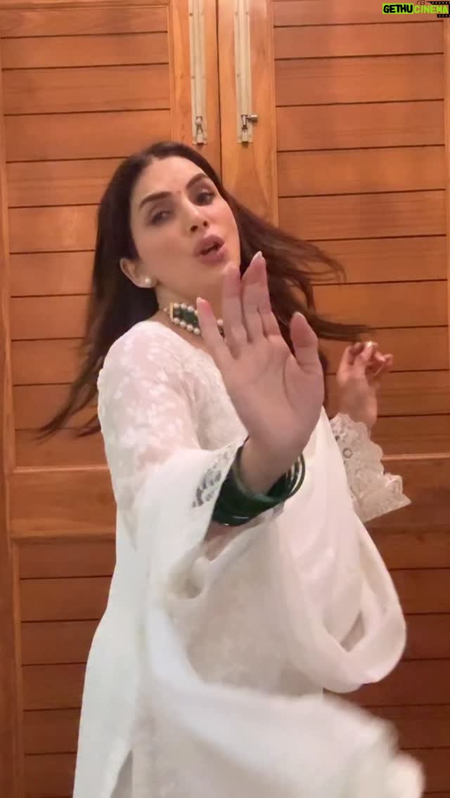 Mansi Sharma - 7.2K Likes - Subah Subah Thodi Over Acting Ho Jaaye 😂😂 #Funny #Happiness #Suit #InstaReel #ThankYouRabbJiForEverything 🙏🙏