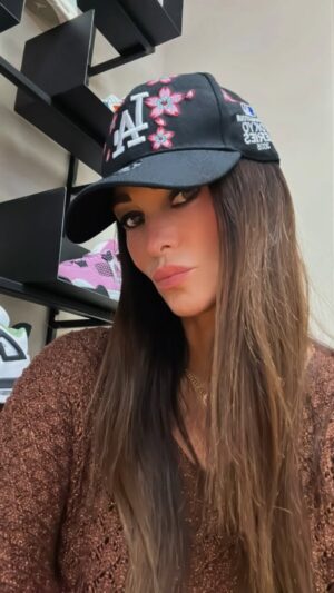 Manuela Arcuri Instagram - Gionata di shopping con Matty!! @my_place_roma #sneakers #scarpe #labubu #streetwear #fashion #myplaceroma #shopping #manuelaemattia #mammaefiglio #manuelaarcuri #manuelaarcuri_official