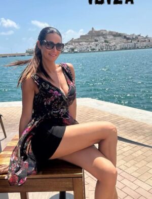 Manuela Arcuri Instagram - Un’estate speciale, ricca di emozioni, cambiamenti e decisioni che segneranno un nuovo inizio. Le vacanze terminano, ma comincia un nuovo capitolo pieno di forza e grandi progetti! 😊💪💪
#estate2025 #mare #vacanze #amicizia #amore #mammaefiglio #manuelaemattia #manuelaarcuri #manuelaarcuri_official