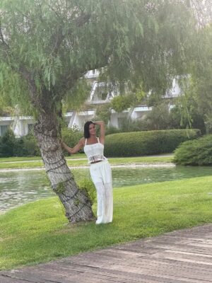 Manuela Arcuri Instagram - Era da tanto che non passavamo qualche giorno insieme, nel totale relax e spensieratezza! La mamma è sempre l’unico rifugio di amore dove puoi essere te stessa senza alcun timore 💕 💕💕 @ladynella8 @bluserena @kalidriahotel @ethrareserve #vacanze #estate #puglia #mare #relax #mammaefiglia #manuelaarcuri #manuelaarcuri_official