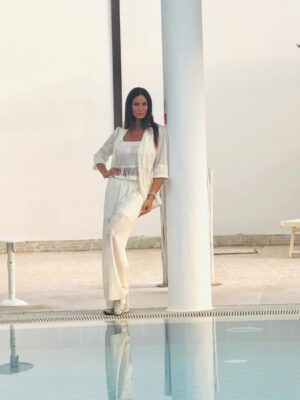 Manuela Arcuri Instagram - Era da tanto che non passavamo qualche giorno insieme, nel totale relax e spensieratezza! La mamma è sempre l’unico rifugio di amore dove puoi essere te stessa senza alcun timore 💕 💕💕 @ladynella8 @bluserena @kalidriahotel @ethrareserve #vacanze #estate #puglia #mare #relax #mammaefiglia #manuelaarcuri #manuelaarcuri_official