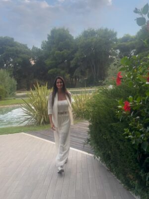 Manuela Arcuri Instagram - Era da tanto che non passavamo qualche giorno insieme, nel totale relax e spensieratezza! La mamma è sempre l’unico rifugio di amore dove puoi essere te stessa senza alcun timore 💕 💕💕 @ladynella8 @bluserena @kalidriahotel @ethrareserve #vacanze #estate #puglia #mare #relax #mammaefiglia #manuelaarcuri #manuelaarcuri_official