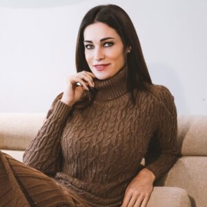 Manuela Arcuri Instagram - È sempre una buona idea, fare qualcosa di rilassante prima di prendere una decisione importante nella tua vita!!😉 (Paulo Coelho) #manuelaarcuri #manuelaarcuri_official @santiagoartivisive