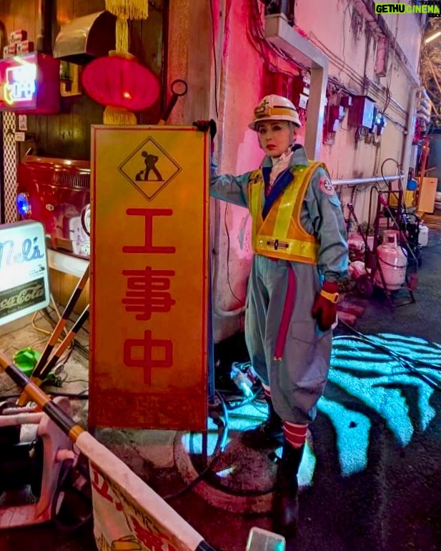 Mao Daichi - 14K Likes - この世には
2通りの人間がおる
誘惑に負ける人間と 踏ん張る人間
あんたはどっちや！

#CM
#2通りの人間
#工事 ⛑️
#大地真央
#MAODAICHI