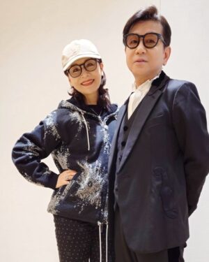 Mao Daichi Instagram - 写真は、
フミヤくんのコンサート「FUTATABI」
北海道公演へ行った時の写真です❣️
あの日の感動が今も忘れられず心に蘇ります🎵

ONとOFFとのギャップ❣️
その意外性が最大の魅力のフミヤくんと
初めてラジオでご一緒しました‼️
家族ぐるみで仲良くさせていただいているので
二人共リラックスして
色々なことをお喋りしちゃいました😓
どうぞお楽しみに…（＾Ｏ＾☆♪

#TOKYOFM
#TOKYOSPEAKEASY.
#12月11日#25時
#藤井フミヤ　#楽しいひととき
#大地真央
#MAODAICHI