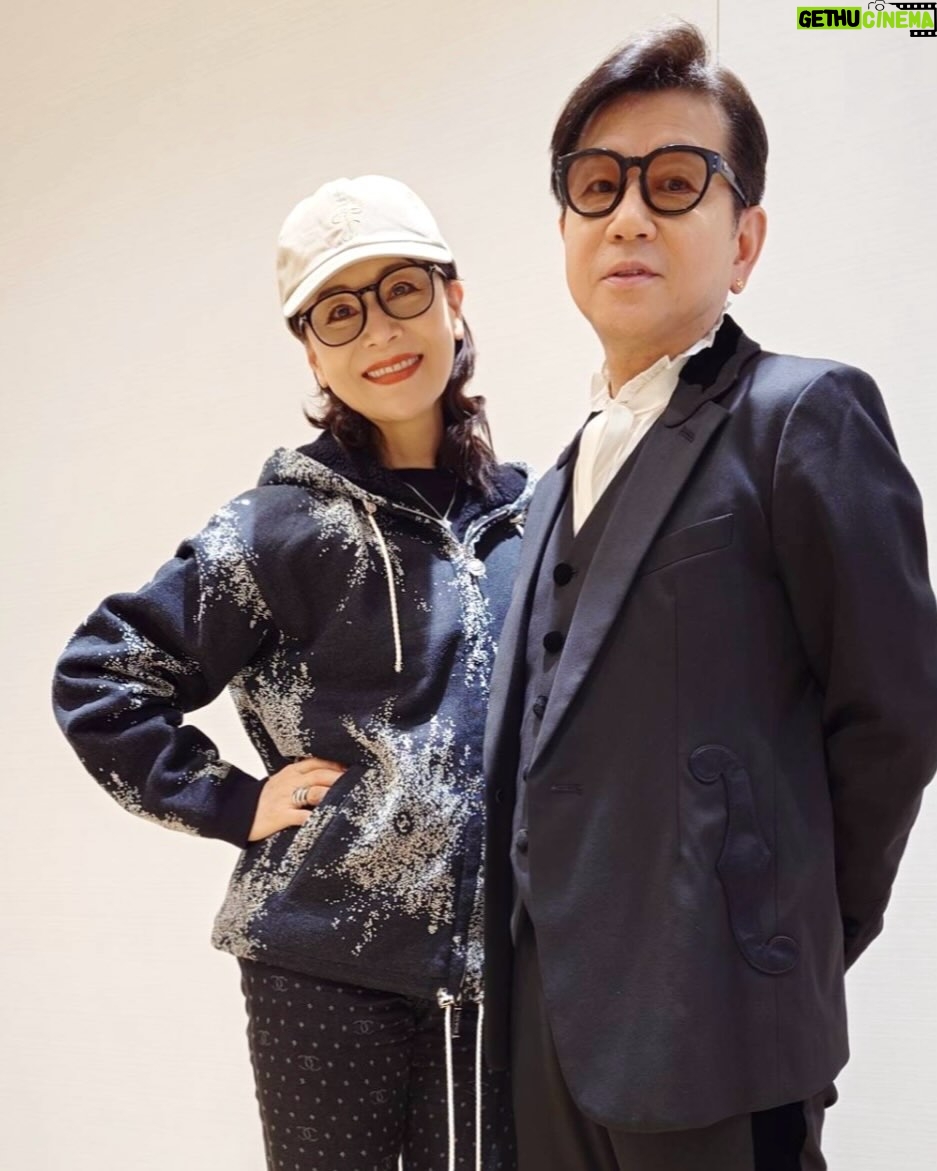 Mao Daichi - 12.7K Likes - 写真は、
フミヤくんのコンサート「FUTATABI」
北海道公演へ行った時の写真です❣️
あの日の感動が今も忘れられず心に蘇ります🎵

ONとOFFとのギャップ❣️
その意外性が最大の魅力のフミヤくんと
初めてラジオでご一緒しました‼️
家族ぐるみで仲良くさせていただいているので
二人共リラックスして
色々なことをお喋りしちゃいました😓
どうぞお楽しみに…（＾Ｏ＾☆♪

#TOKYOFM
#TOKYOSPEAKEASY.
#12月11日#25時
#藤井フミヤ　#楽しいひととき
#大地真央
#MAODAICHI