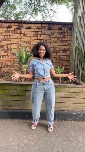 Mapaseka Koetle Instagram - If you want a long lasting friendship these👆🏿 are the the tips mara Don’t watch till the end 😩 #moqoqofriday