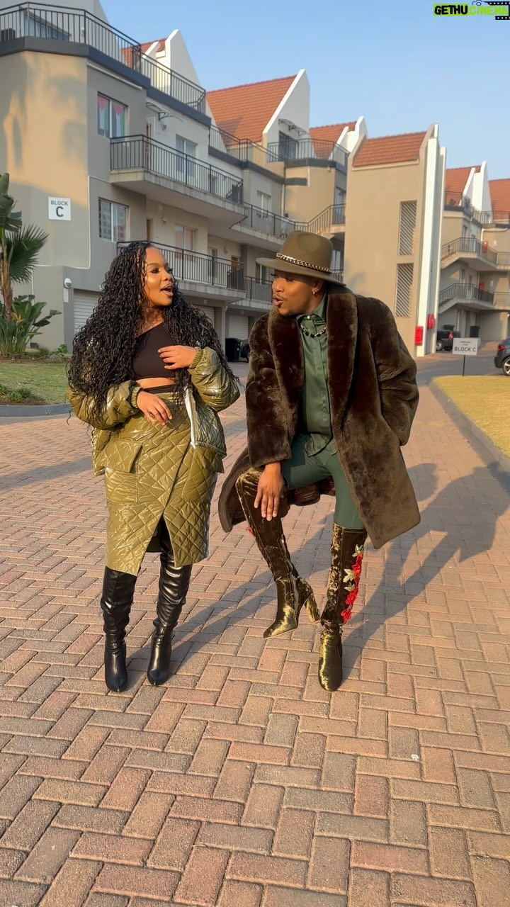 Mapaseka Koetle - 126.2K Likes - Wa ba Know’aah? 🤔

@pasi_koetle’s outfit from @uzuri.secrets 💯