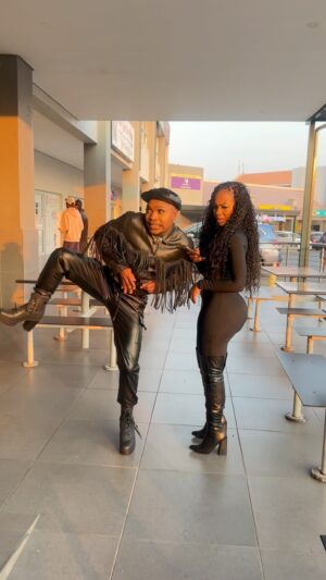 Mapaseka Koetle Instagram - Being seeing ya’ll take up ur legs up in the air like this….
#ChomiYaka 🖤😅💃