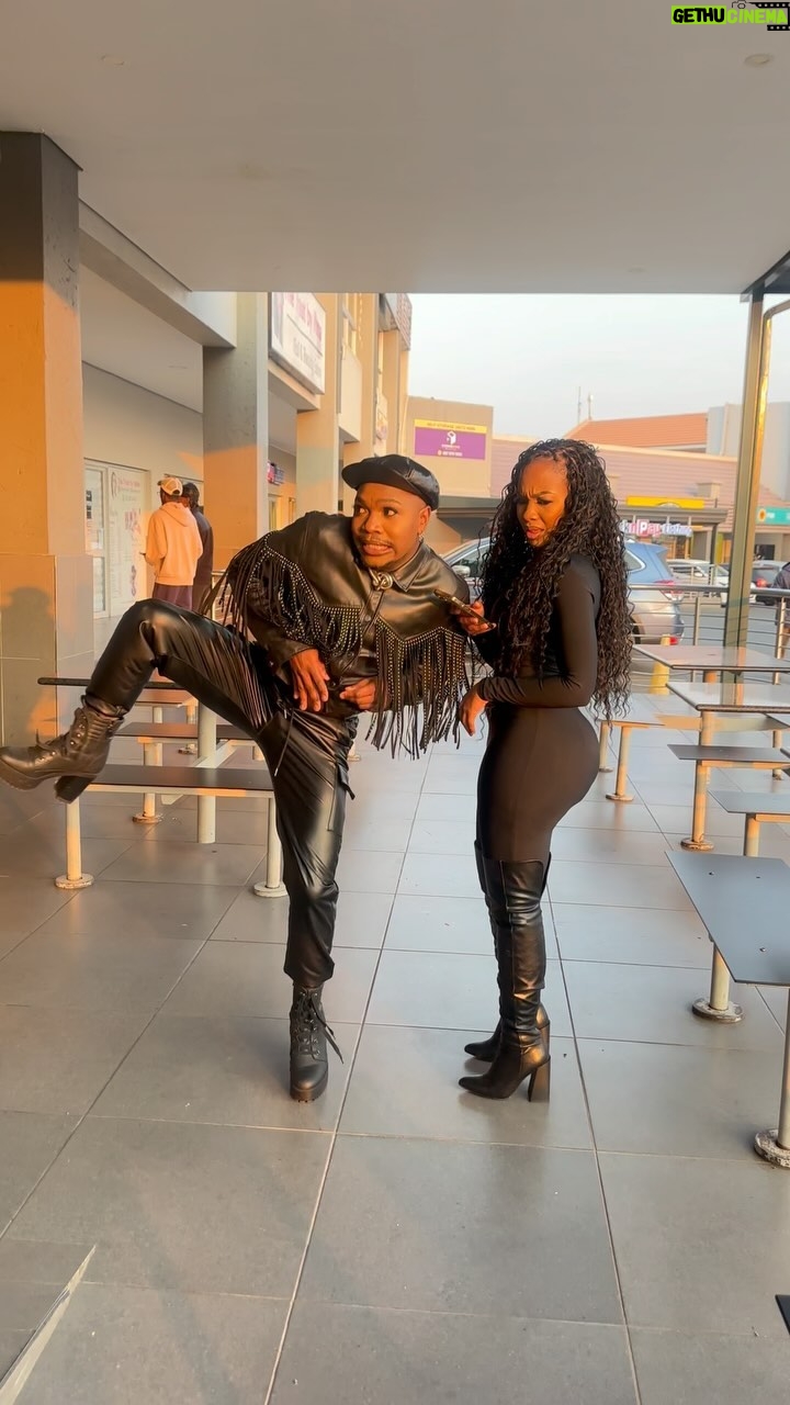 Mapaseka Koetle - 90.9K Likes - Being seeing ya’ll take up ur legs up in the air like this…. 
#ChomiYaka 🖤😅💃