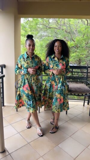Mapaseka Koetle Instagram - Growing up me and my sis used to wear matching clothes today Our mom got us matching Christmas dresses 😂 girl
made sure the dresses are long and Not body hugging 💀..
Merry Christmas Bathong 🌲❤️