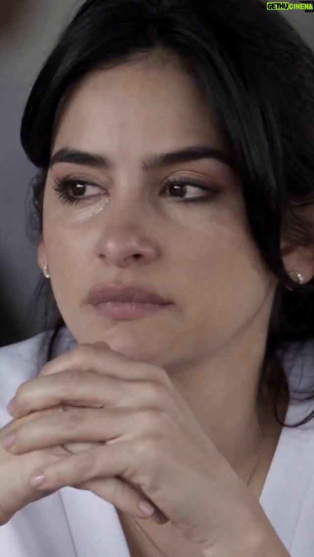Marcela Posada - 13.5K Likes - Hay dolores que no se ven... el de María Clara es uno de ellos: un dolor del alma. ❤️‍🩹 Ella quiere seguir luchando por su hijo y por su familia, pero hay momentos en los que la vida la enfrenta a pruebas que debilitan hasta a los corazones más fuertes. 🥹 #Enfermeras