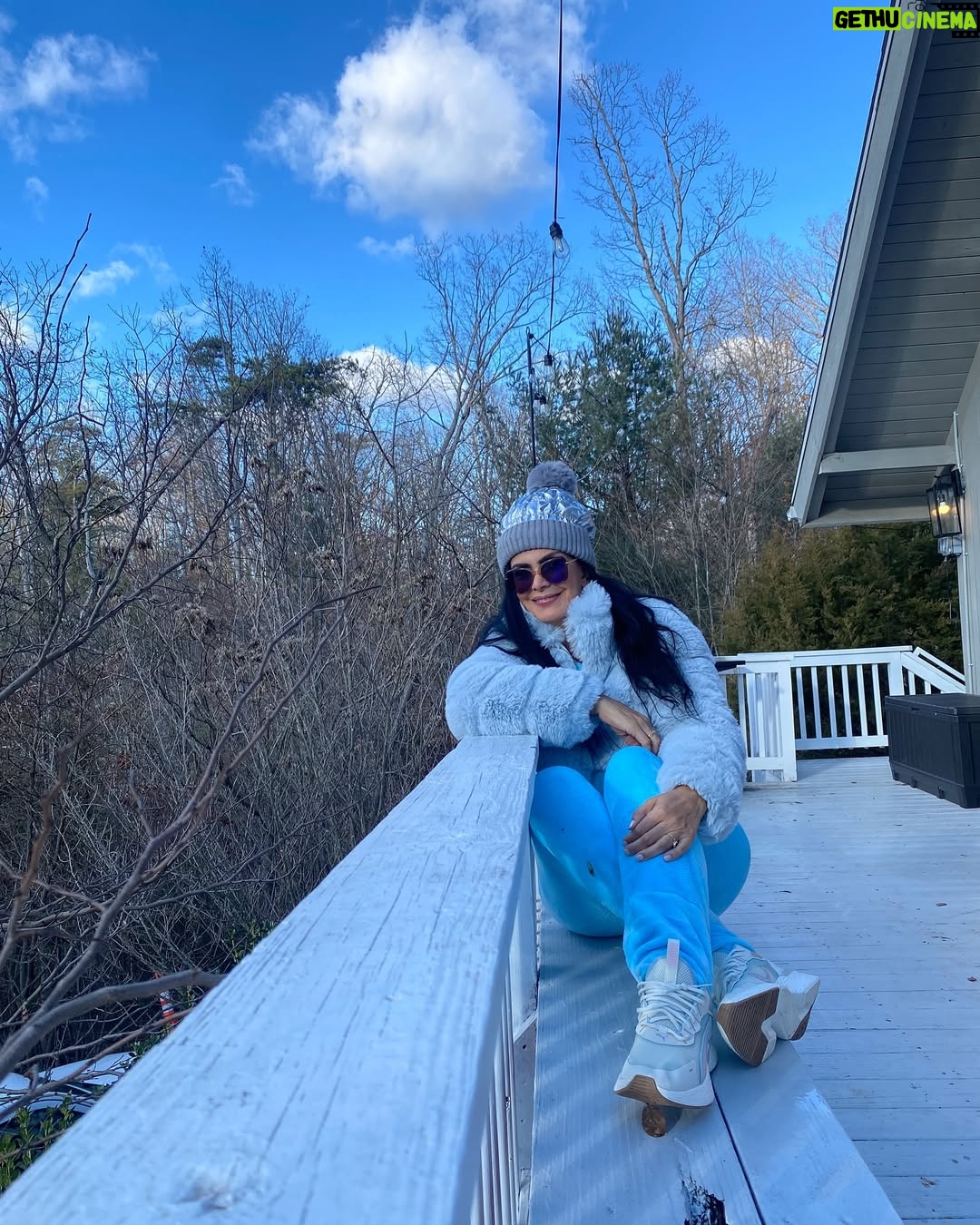 Marcela Posada - 1.6K Likes - Agradezco cada minuto de dificultad que me permitió aprender y crecer!  #felizaño2025 #Felizaño #washington #USA besos para todos ¡Felicidad y abundancia para este nuevo comienzo! Gracias por tanto cariño y compañía en este 2024 los amooooo