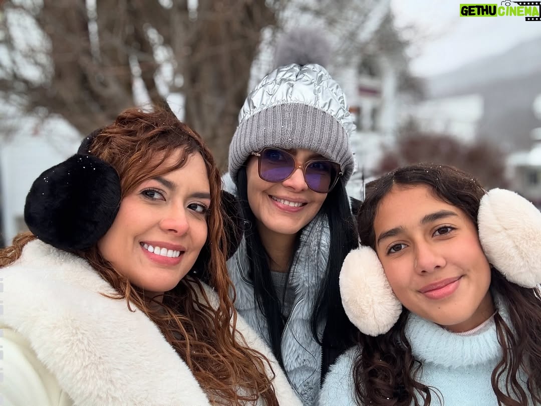 Marcela Posada - 1.8K Likes - La vida es bonita cuando la vives en muy buena compañía #Felizaño para todos.
@natalyarbelaez1 @soysaragarzon @sebasl350 @mavy0208 #victorialedesma @manny_j_pelaez_