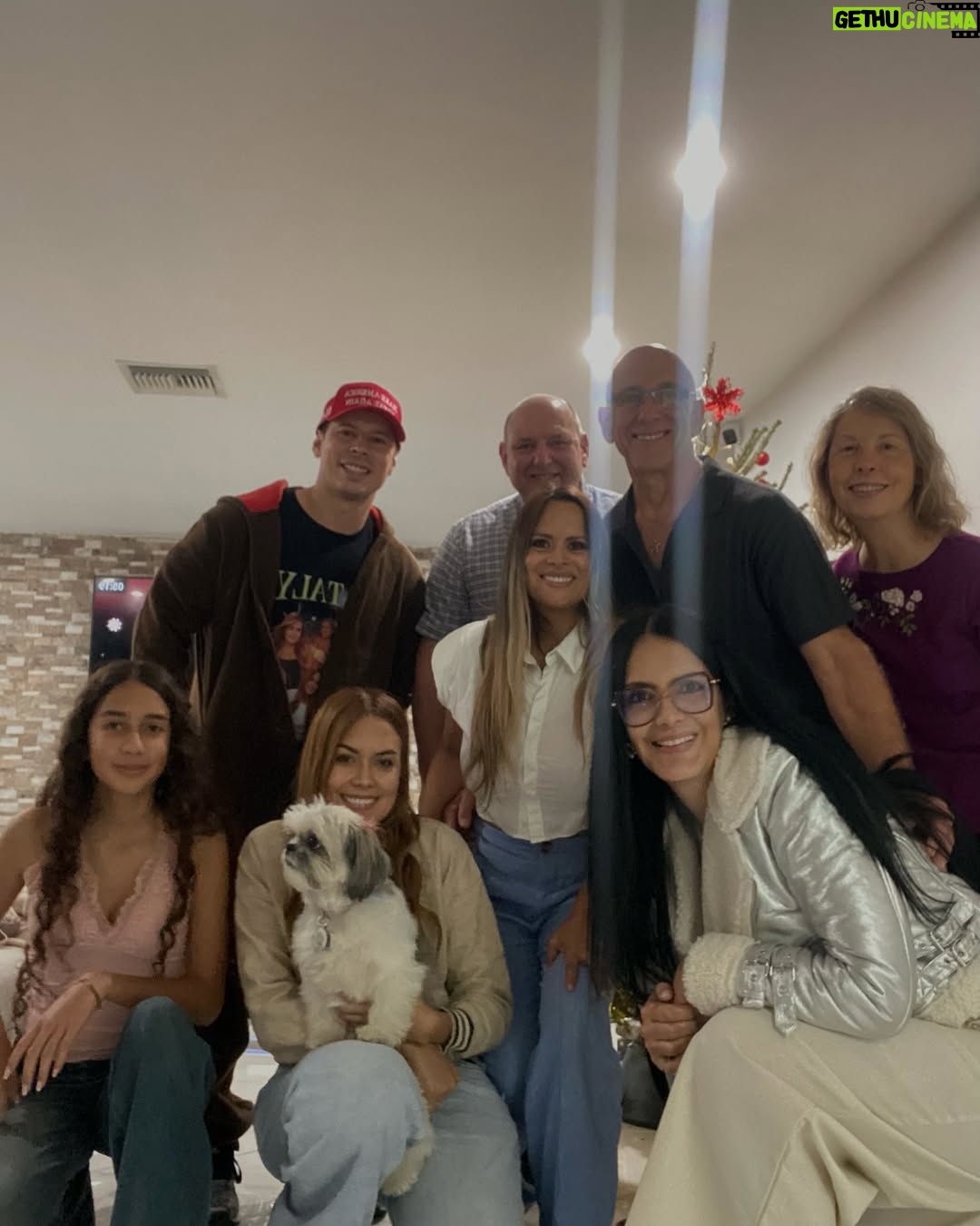 Marcela Posada - 2.2K Likes - Resumen de Navidad! Gracias a Dios por tantas bendiciones @natalyarbelaez1 @soysaragarzon @sebasl350 @mavy0208 @manny_j_pelaez_