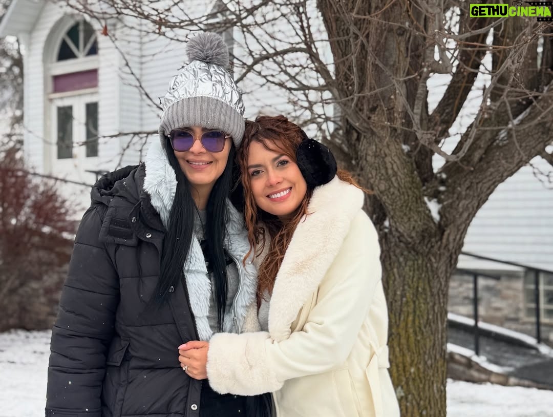 Marcela Posada - 1.8K Likes - La vida es bonita cuando la vives en muy buena compañía #Felizaño para todos.
@natalyarbelaez1 @soysaragarzon @sebasl350 @mavy0208 #victorialedesma @manny_j_pelaez_