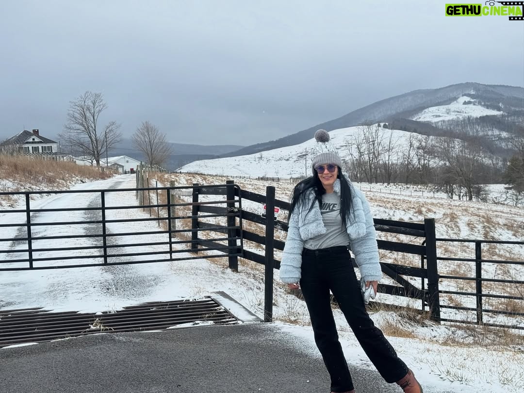Marcela Posada - 1.8K Likes - La vida es bonita cuando la vives en muy buena compañía #Felizaño para todos.
@natalyarbelaez1 @soysaragarzon @sebasl350 @mavy0208 #victorialedesma @manny_j_pelaez_