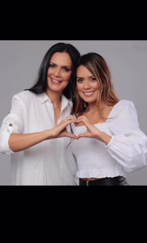 Marcela Posada Instagram - @natalyarbelaez1 
Eres el amor de mi vida y siempre he estado muy orgullosa de ti y de él ser humano en el que te has convertido, especialmente el la Mamá que eres!
Desde muy joven tomaste decisiones muy valientes por el amor a tu hija. Dejaste muchas cosas de lado, madrugaste, la llevaste a clases, te esforzaste todos los días.

Sé que no fue fácil. Sé que hubo críticas, gente que no entendió, momentos en los que tuviste que alejarte de personas. Pero tú seguiste adelante con el corazón lleno de amor y el deseo de darle lo mejor a tu niña.

Dios ha visto cada sacrificio que has hecho, y estoy segura de que te va a seguir recompensando.Porque el amor verdadero, el esfuerzo constante y el corazón de una buena madre, siempre reciben su premio.

Soy muy feliz de verte como madre y como profesional. Eres un ejemplo de fortaleza, de entrega y de amor. Me enseñas todos los días nuevas formas de amar, y por eso no solo soy tu mamá… también soy tu fan #1
#felizdiadelamadre