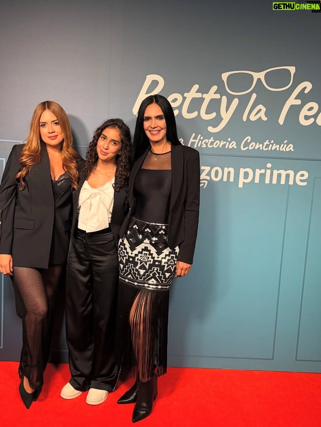 Marcela Posada - 2.8K Likes - 15 de Agosto es el gran día! #bettylafealahistoriacontinúa solo por @primevideolat 
Agradecida con Dios por seguir siendo parte de esta gran obra de @somosfernandogaitan y poder compartir esta felicidad con mis amores @natalyarbelaez1 @soysaragarzon y mis amigos del elenco que son parte de mi historia y mis familia. Gracias a @canalrcn  @yaligiordanelli @posada.juanpablo @apfer6549 a nuestros directores #mauricioCruz @danielsalgadolara  los libretos de #Cesaraugustobetancur @benditoavila @escribidor que hicieron posible esta historia maravillosa.
Muchas las personas que hacen parte de esta producción y es imposible nombrarlos a todos! Los llevo en mi Corazón ♥️ No se la pierdan!
