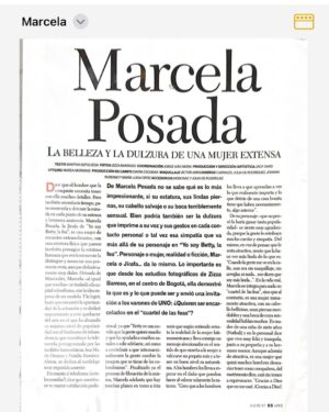 Marcela Posada Instagram - Estas fotografías fueron realizadas para una revista de República Dominicana, al día siguiente de grabar en #yosoybettylafea las escenas del museo, bueno, en realidad fue el mismo día, ya que terminamos de grabar a las 7 am y fueron casi 24 horas seguidas de grabación, ¡y las fotos las tenía a las 8:00 am! Pero lo que realmente recuerdo de ese día es que andaba muy triste, ya que estaba pasando por la única traga maluca que realmente he tenido. Y es que me había rechazado un hombre después de haber hecho hasta lo imposible por enamorarme, y no soportó la atención que llevaba ser el novio de la #Jirafa. Para él no era halagador pasar, según él, “a segundo plano” cuando estábamos en lugares públicos y la razón para dejarme con el corazón roto era hacerme sentir que yo no era suficiente para él.
Ahora que veo las fotos y me veo siento que sufrí sin necesidad y que realmente siempre he sido suficiente y nadie me puede hacer sentir menos por escudarse en sus propias inseguridades.
¿Te ha pasado algo parecido?