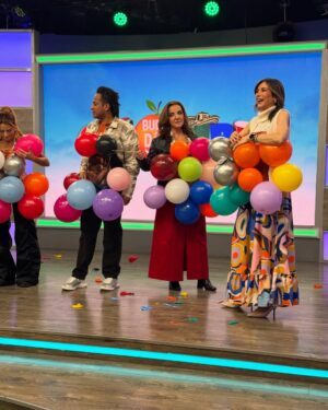Marcela Posada Instagram - Así es pasar una mañana junto a El cuartel de las feas y Calibre 50 en Buen día Colombia 😍✨
¿Cuál fue tu momento favorito de nuestra emisión de viernes? ❤️ Te leemos 👇
