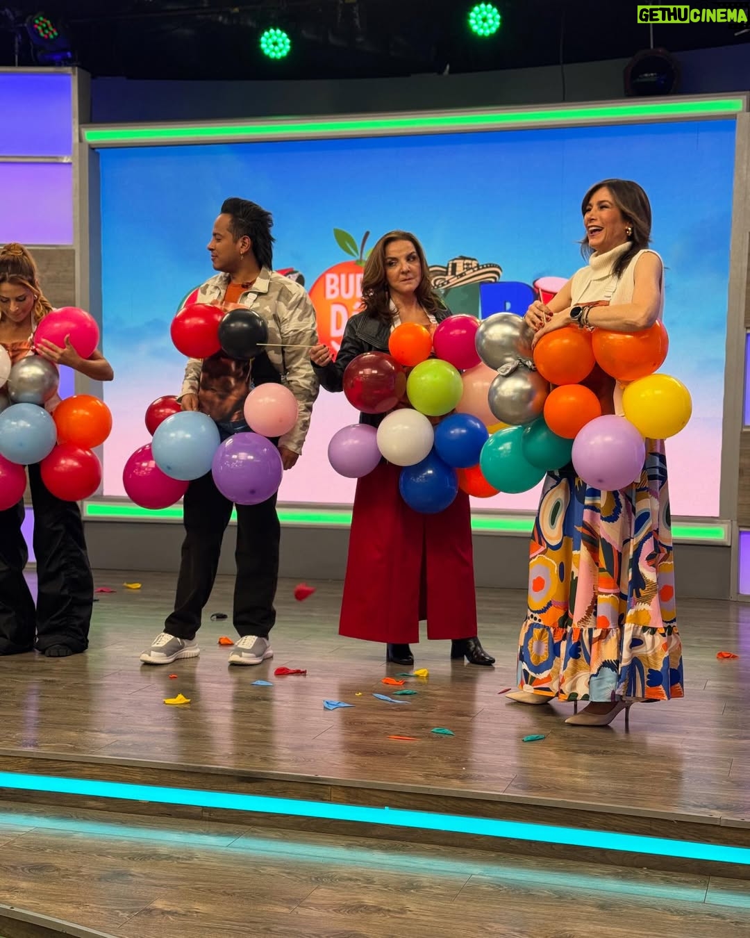 Marcela Posada - 1.7K Likes - Así es pasar una mañana junto a El cuartel de las feas y Calibre 50 en Buen día Colombia 😍✨

¿Cuál fue tu momento favorito de nuestra emisión de viernes? ❤️ Te leemos 👇