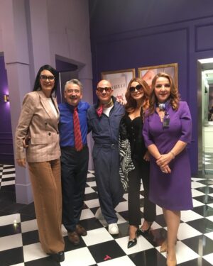 Marcela Posada Instagram - Tres fotos para comenzar este Diciembre ¿cuándo será ese cuando que llegue la nueva temporada ?#bettylafealahistoriacontinua #bettylafea @lucesvel @estefigomez11 @actorjulian @albertoleonjaramillo