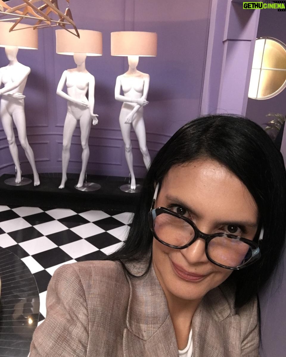 Marcela Posada - 7K Likes - Tres fotos para comenzar este Diciembre ¿cuándo será ese cuando que llegue la nueva temporada ?#bettylafealahistoriacontinua #bettylafea @lucesvel @estefigomez11 @actorjulian @albertoleonjaramillo