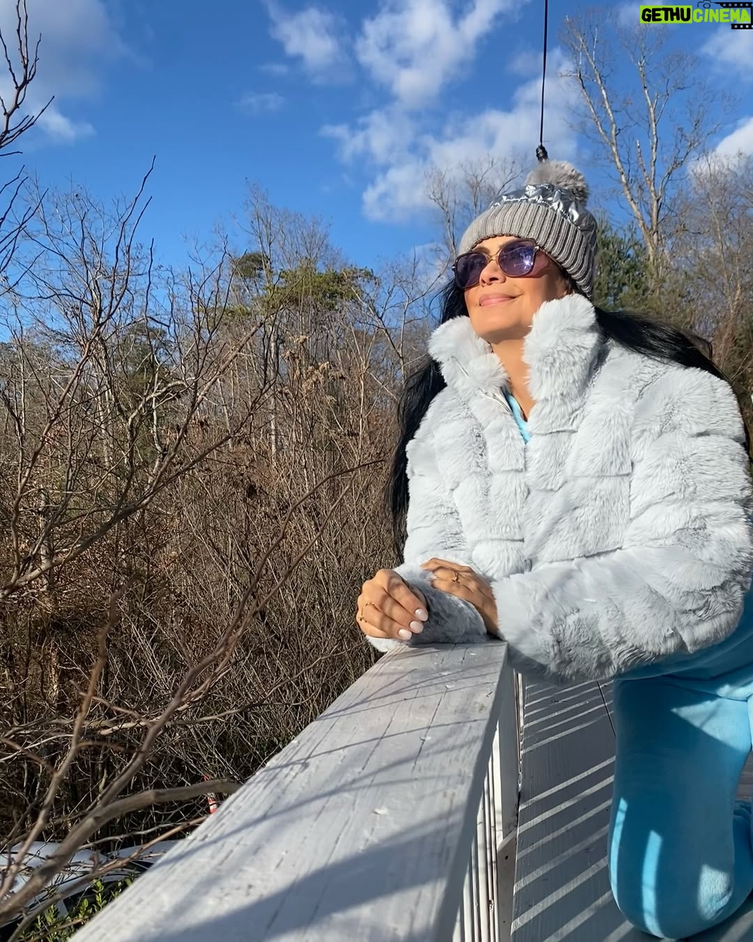 Marcela Posada - 1.6K Likes - Agradezco cada minuto de dificultad que me permitió aprender y crecer!  #felizaño2025 #Felizaño #washington #USA besos para todos ¡Felicidad y abundancia para este nuevo comienzo! Gracias por tanto cariño y compañía en este 2024 los amooooo